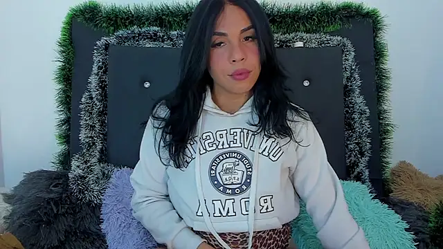 Adrianna Arias online show from 12-19-25, 05:54