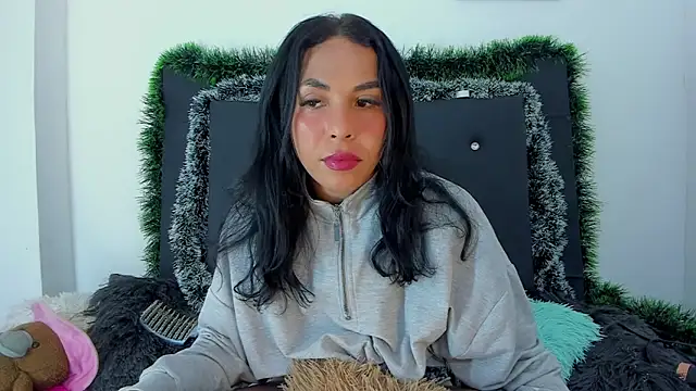 Adrianna Arias online show from 12-20-25, 11:02