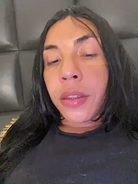 Snapshot of Adrianna_Arias chatting on 10-25-25, 07:58 Adrianna Arias online show from 10-25-25, 07:58