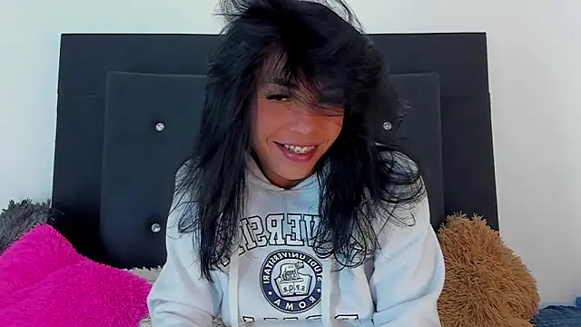 Adrianna Arias online show from 12-17-25, 04:12