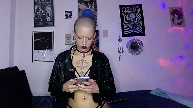 plutonbluemooon333 online show from 11-28-25, 02:45