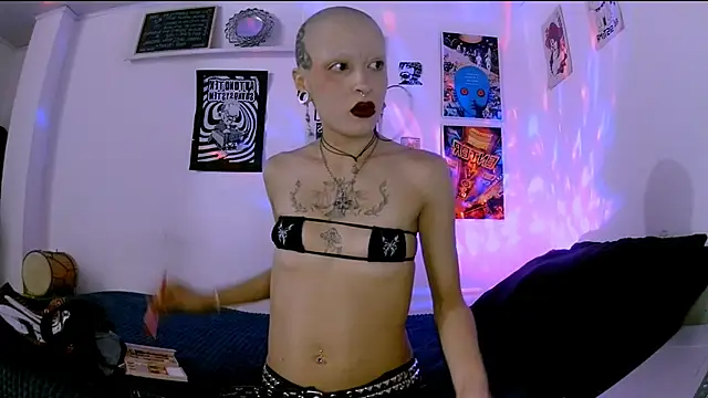 plutonbluemooon333 online show from 04-08-26, 12:01