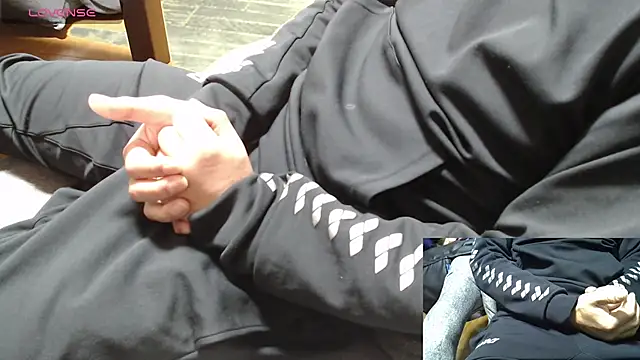 Snapshot of Yasu2000 chatting on 11-22-25, 02:43 Yasu2000 online show from 11-22-25, 02:43