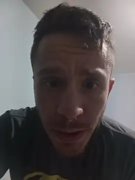 Snapshot of Guto-_- chatting on 12-21-25, 04:41 Guto- - online show from 12-21-25, 04:41