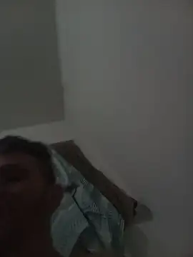 Snapshot of Guto-_- chatting on 01-15-26, 05:11 Guto- - online show from 01-15-26, 05:11