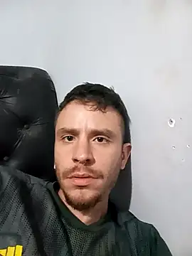 Snapshot of Guto-_- chatting on 11-04-25, 06:22 Guto- - online show from 11-04-25, 06:22