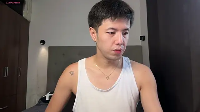 Snapshot of Addictiveboi chatting on 06-09-26, 04:13 Addictiveboi online show from 06-09-26, 04:13