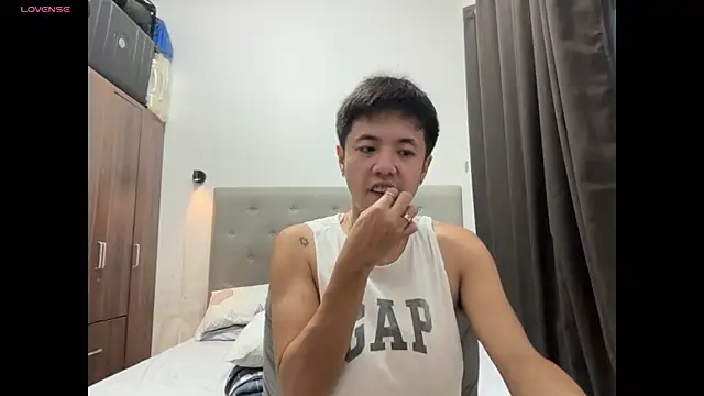 Snapshot of Addictiveboi chatting on 06-07-26, 09:47 Addictiveboi online show from 06-07-26, 09:47