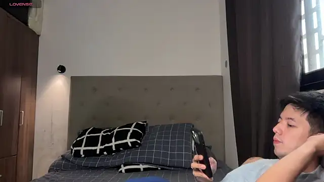Snapshot of Addictiveboi chatting on 06-12-26, 05:16 Addictiveboi online show from 06-12-26, 05:16