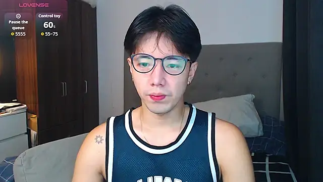 Snapshot of Addictiveboi chatting on 09-23-25, 03:13 Addictiveboi online show from 09-23-25, 03:13