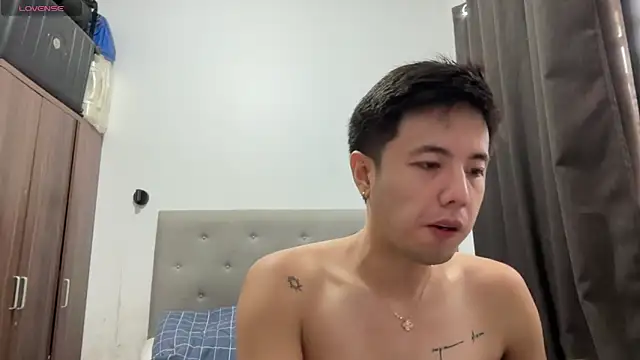 Snapshot of Addictiveboi chatting on 06-04-26, 03:22 Addictiveboi online show from 06-04-26, 03:22