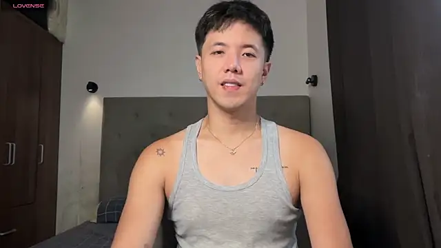 Snapshot of Addictiveboi chatting on 06-25-26, 03:26 Addictiveboi online show from 06-25-26, 03:26