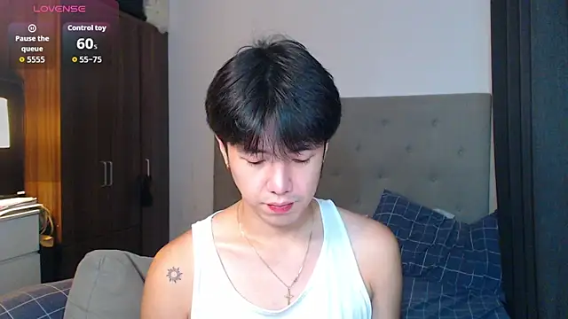 Snapshot of Addictiveboi chatting on 10-18-25, 02:02 Addictiveboi online show from 10-18-25, 02:02