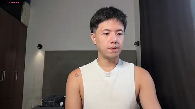 Snapshot of Addictiveboi chatting on 06-24-26, 02:43 Addictiveboi online show from 06-24-26, 02:43