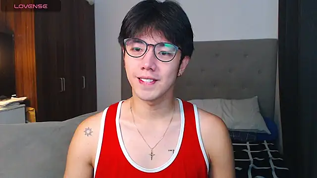 Snapshot of Addictiveboi chatting on 09-15-25, 04:46 Addictiveboi online show from 09-15-25, 04:46
