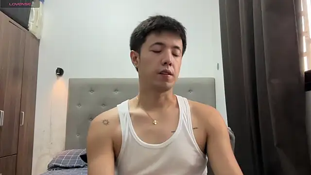 Snapshot of Addictiveboi chatting on 06-10-26, 03:52 Addictiveboi online show from 06-10-26, 03:52