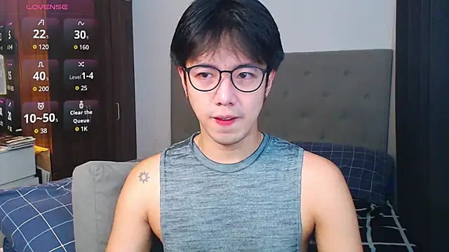 Snapshot of Addictiveboi chatting on 09-18-25, 02:14 Addictiveboi online show from 09-18-25, 02:14