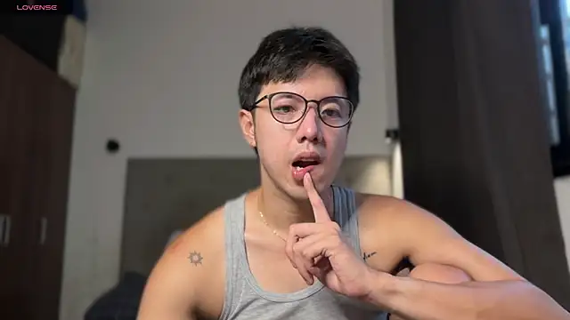 Snapshot of Addictiveboi chatting on 07-16-26, 08:55 Addictiveboi online show from 07-16-26, 08:55