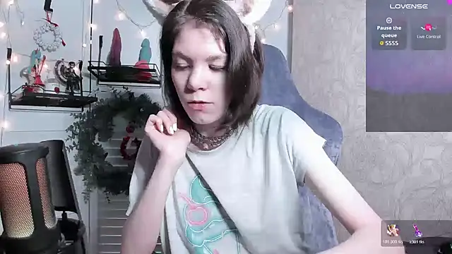 aestheticbeing online show from 12-20-25, 07:33