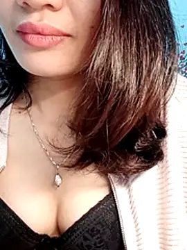 Snapshot of Hinna_x chatting on 02-25-26, 02:34 Hinna x online show from 02-25-26, 02:34