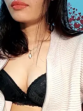 Snapshot of Hinna_x chatting on 01-18-26, 08:23 Hinna x online show from 01-18-26, 08:23