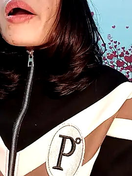 Snapshot of Hinna_x chatting on 02-13-26, 03:39 Hinna x online show from 02-13-26, 03:39