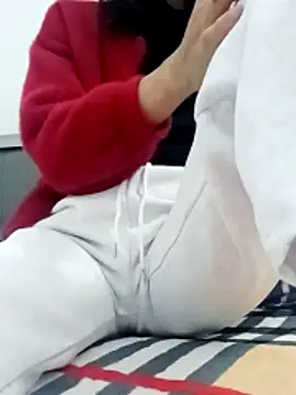 Snapshot of Hinna_x chatting on 02-14-26, 08:42 Hinna x online show from 02-14-26, 08:42