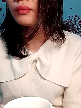 Snapshot of Hinna_x chatting on 02-20-26, 10:33 Hinna x online show from 02-20-26, 10:33