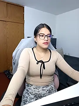 Snapshot of asumi_18 chatting on 09-17-25, 10:39 asumi 18 online show from 09-17-25, 10:39