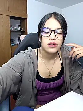 Snapshot of asumi_18 chatting on 10-06-25, 09:43 asumi 18 online show from 10-06-25, 09:43