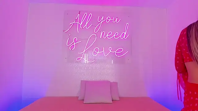aleksandramiller  online show from 04-24-26, 12:51