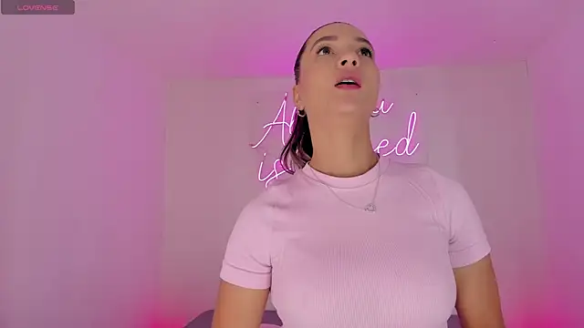 aleksandramiller  online show from 09-25-25, 12:44