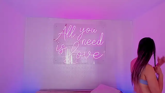 aleksandramiller  online show from 05-08-26, 01:15