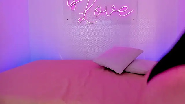 aleksandramiller  online show from 04-23-26, 08:54