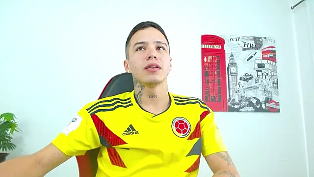 Cumandres18 online show from 06-17-26, 03:22