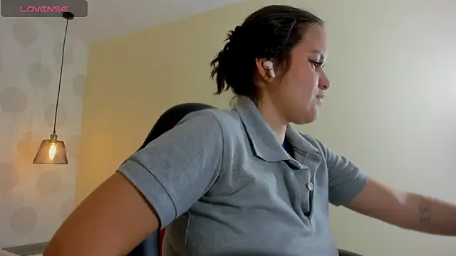 GIANAMILLER6 online show from 02-17-26, 12:02