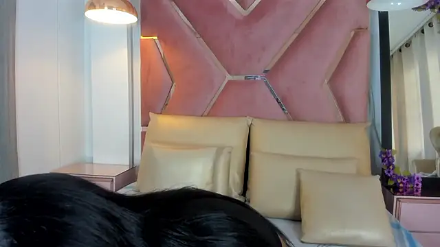 YallianaBrooks online show from 02-02-26, 08:19