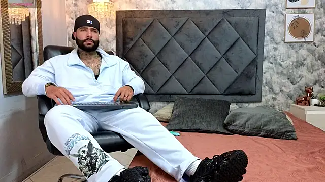 Apolo rousse1 online show from 09-18-25, 08:45