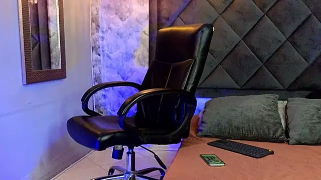 Apolo rousse1 online show from 09-17-25, 08:55