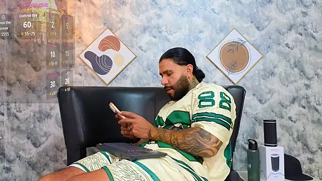 Snapshot of Apolo_rousse1 chatting on 02-06-26, 09:00 Apolo rousse1 online show from 02-06-26, 09:00