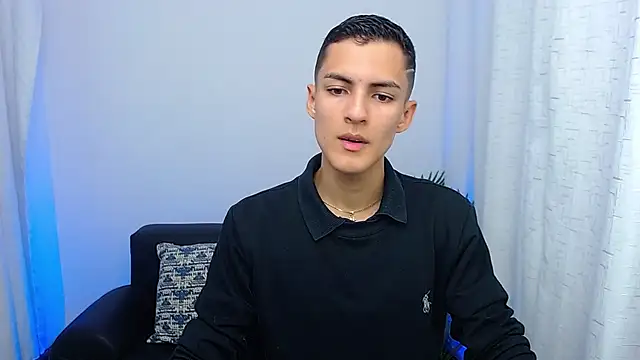 Snapshot of Matiius18 chatting on 10-22-25, 01:54 Matiius18 online show from 10-22-25, 01:54