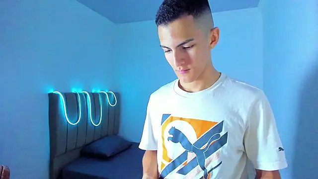 Matiius18 online show from 06-17-26, 01:43