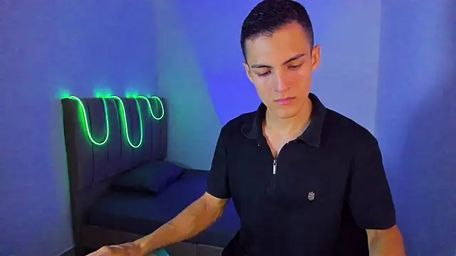 Matiius18 online show from 07-08-26, 01:45