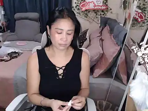 Shiawase1125 online show from 11-06-25, 01:42