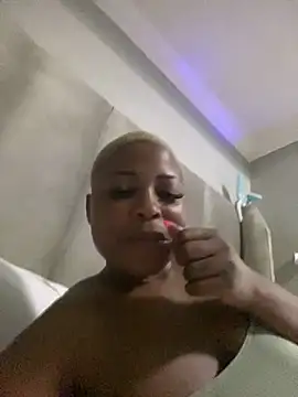 BQueen223 online show from 12-18-25, 07:07