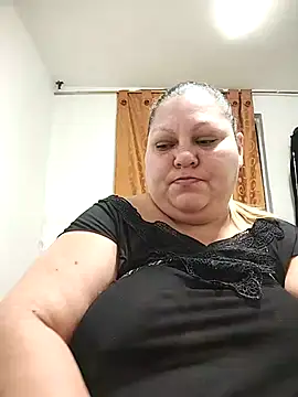 Snapshot of Miasmithr chatting on 10-17-25, 11:01 Miasmithr online show from 10-17-25, 11:01