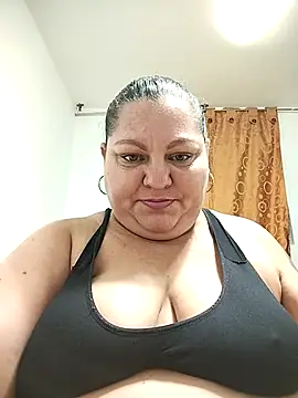 Snapshot of Miasmithr chatting on 10-20-25, 01:07 Miasmithr online show from 10-20-25, 01:07