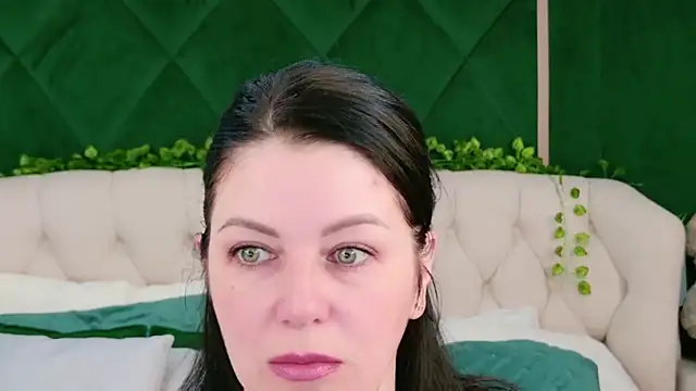 Snapshot of Nina_Stane chatting on 10-15-25, 05:28 Nina Stane online show from 10-15-25, 05:28