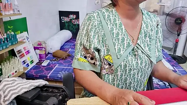 Snapshot of MichiLovely chatting on 10-30-25, 08:17 MichiLovely online show from 10-30-25, 08:17