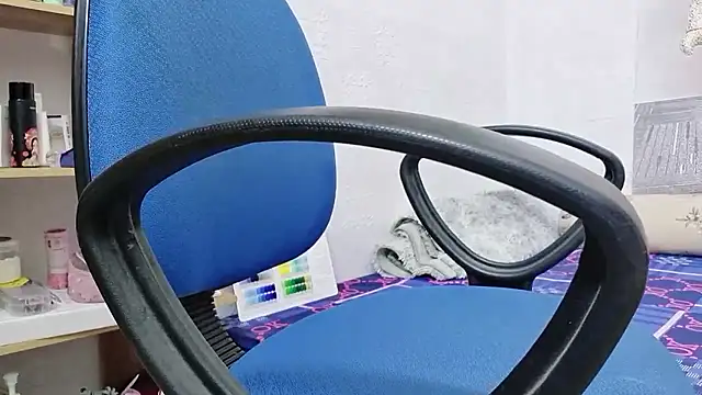 Snapshot of MichiLovely chatting on 09-22-25, 07:36 MichiLovely online show from 09-22-25, 07:36